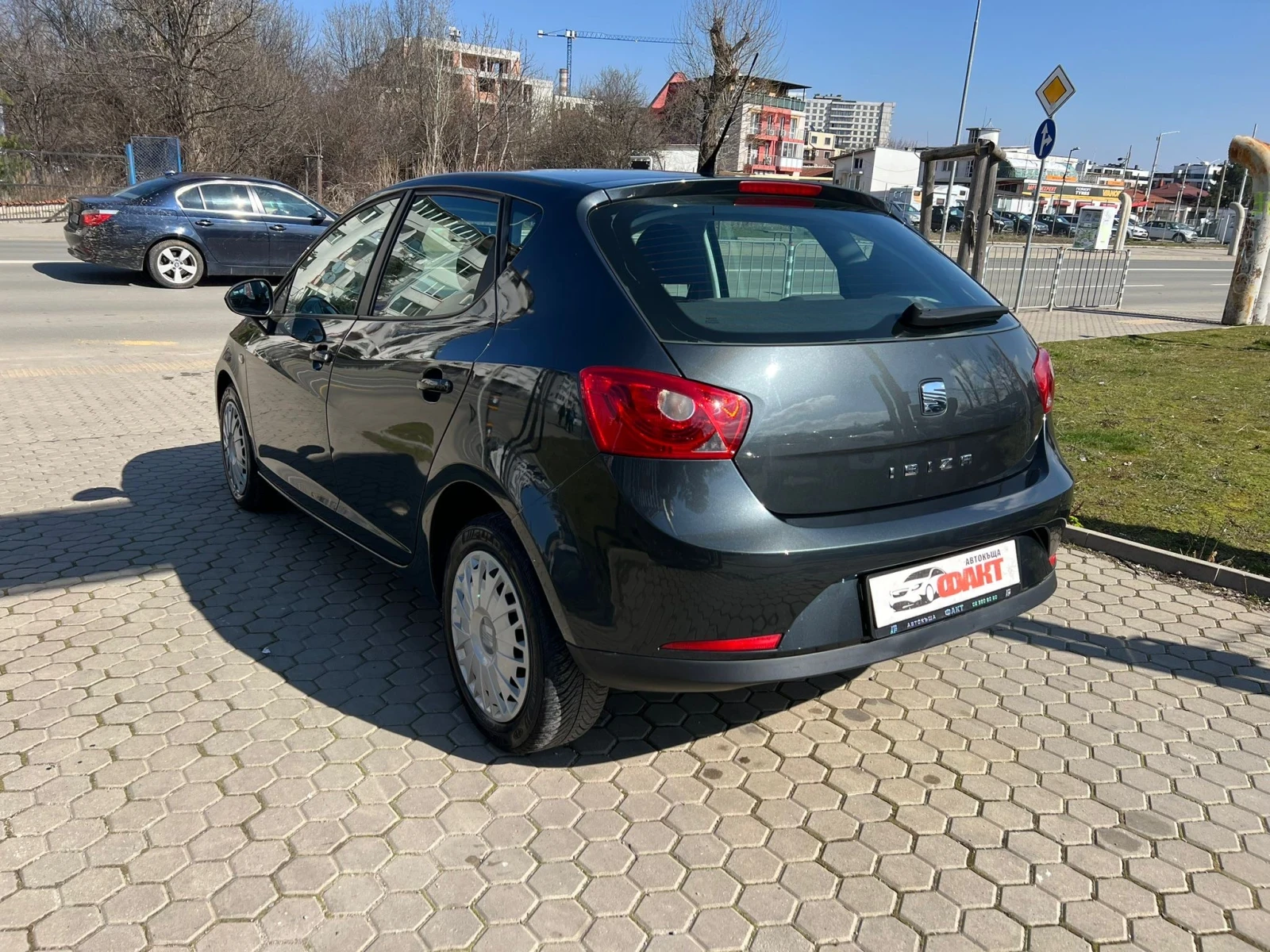 Seat Ibiza 1.2i, снимка 6 - Автомобили и джипове - 53743227