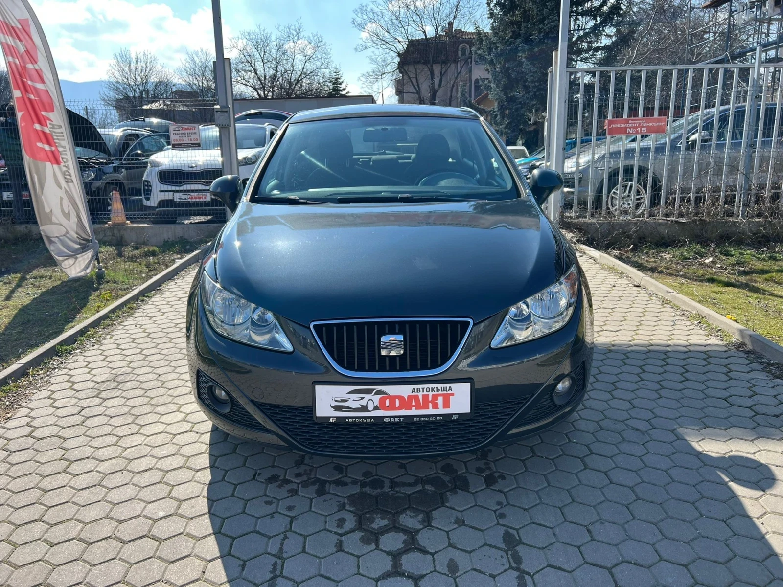 Seat Ibiza 1.2i, снимка 2 - Автомобили и джипове - 53743227