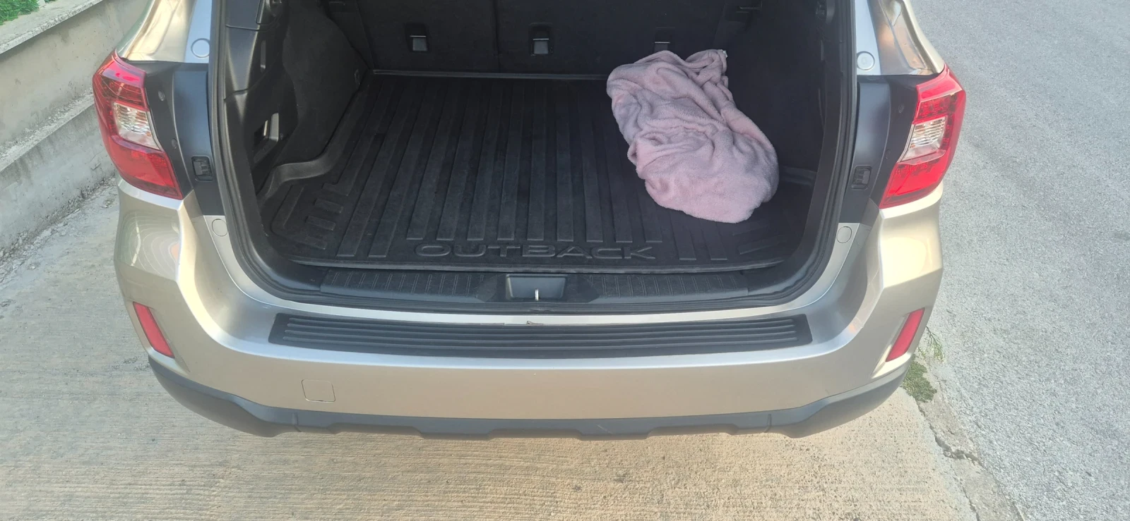 Subaru Outback 3.6R, снимка 12 - Автомобили и джипове - 55630555