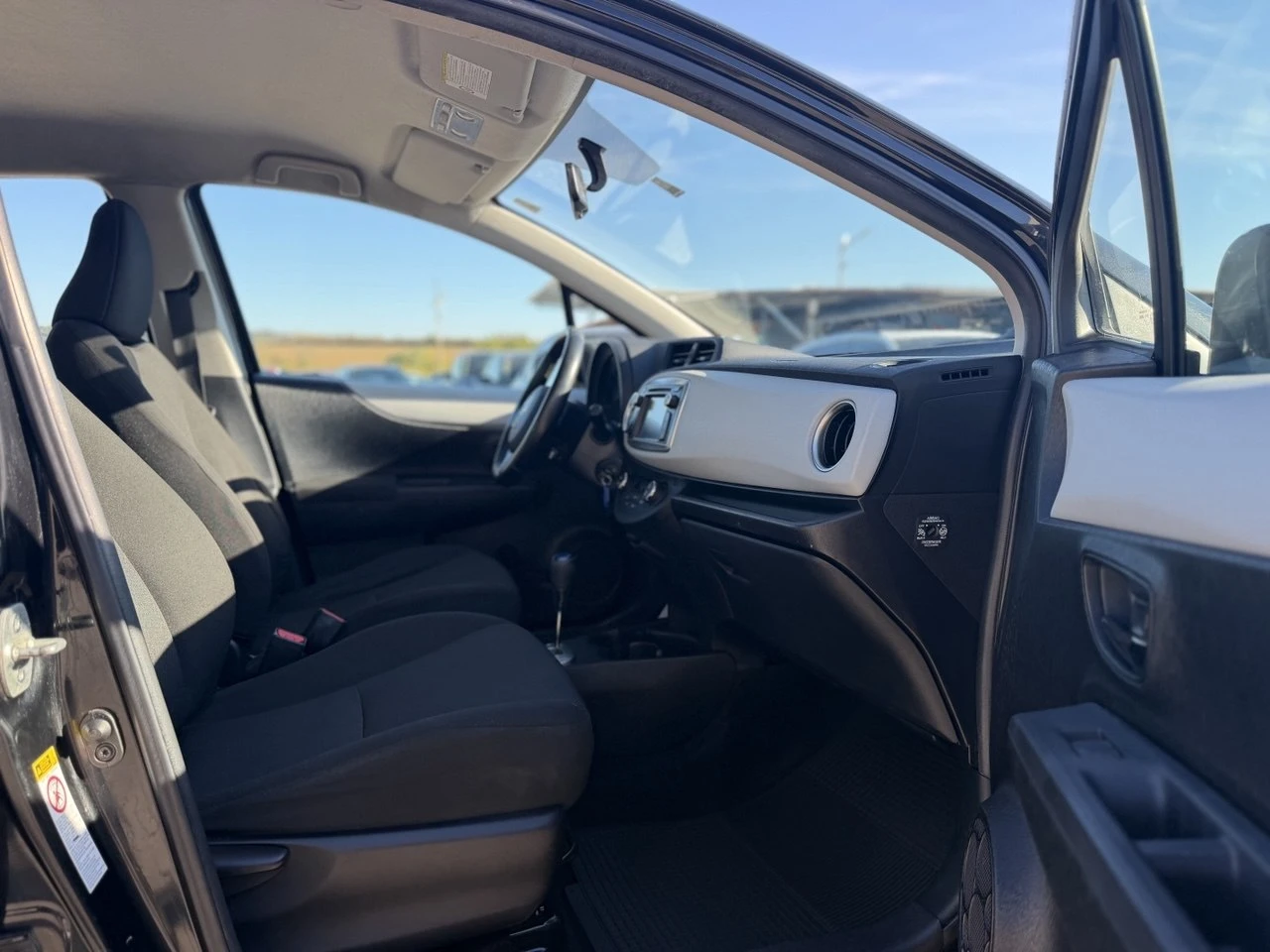 Toyota Yaris 1.5HYBRID CAMERA, снимка 13 - Автомобили и джипове - 56375255