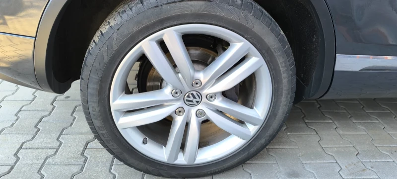 VW Touareg 3.0 TDI, снимка 3 - Автомобили и джипове - 49409589