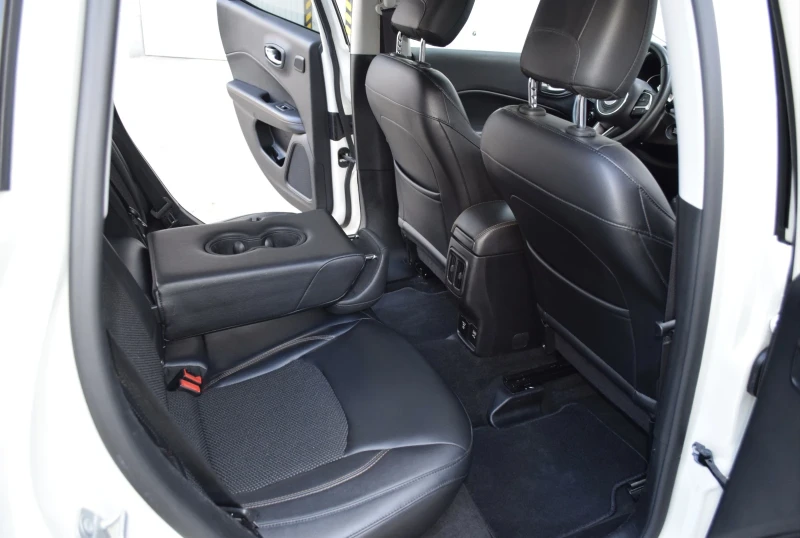 Jeep Compass Limited 4X4, снимка 9 - Автомобили и джипове - 52475104