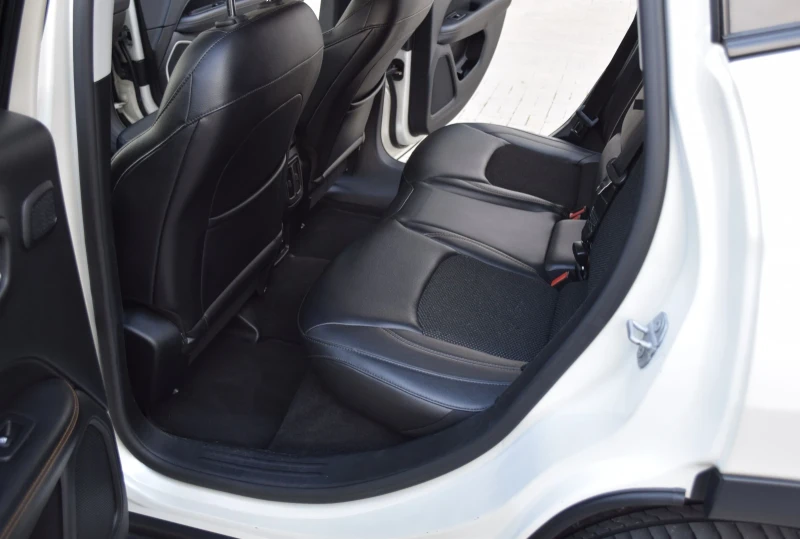 Jeep Compass Limited 4X4, снимка 8 - Автомобили и джипове - 52475104