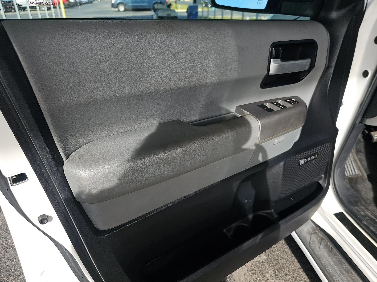 Toyota Sequoia LIMITED* 5.7* V8* ПОДГРЕВ* КАМЕРА* КЕЙЛЕС*  - изображение 7