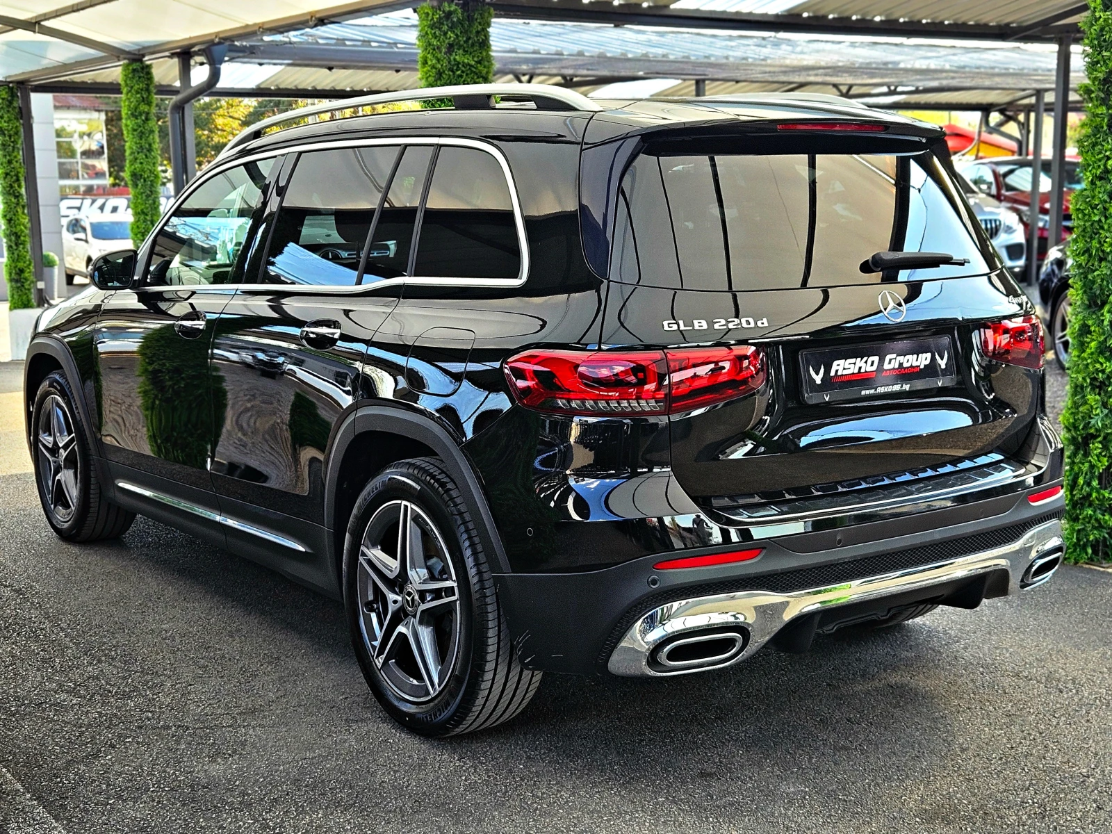 Mercedes-Benz GLB 220 AMG/7MESTA/DISTR/HUD/PANO/360CAM/ОБДУХ/BURMESTER/L, снимка 7 - Автомобили и джипове - 54438229