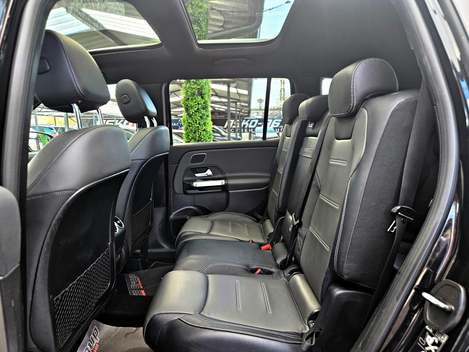 Mercedes-Benz GLB 220 AMG/7MESTA/DISTR/HUD/PANO/360CAM/ОБДУХ/BURMESTER/L, снимка 16 - Автомобили и джипове - 54438229