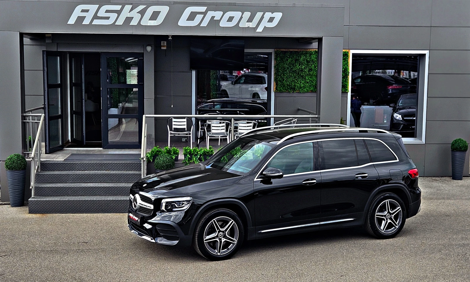 Mercedes-Benz GLB 220 AMG/7MESTA/DISTR/HUD/PANO/360CAM/ОБДУХ/BURMESTER/L, снимка 17 - Автомобили и джипове - 54438229
