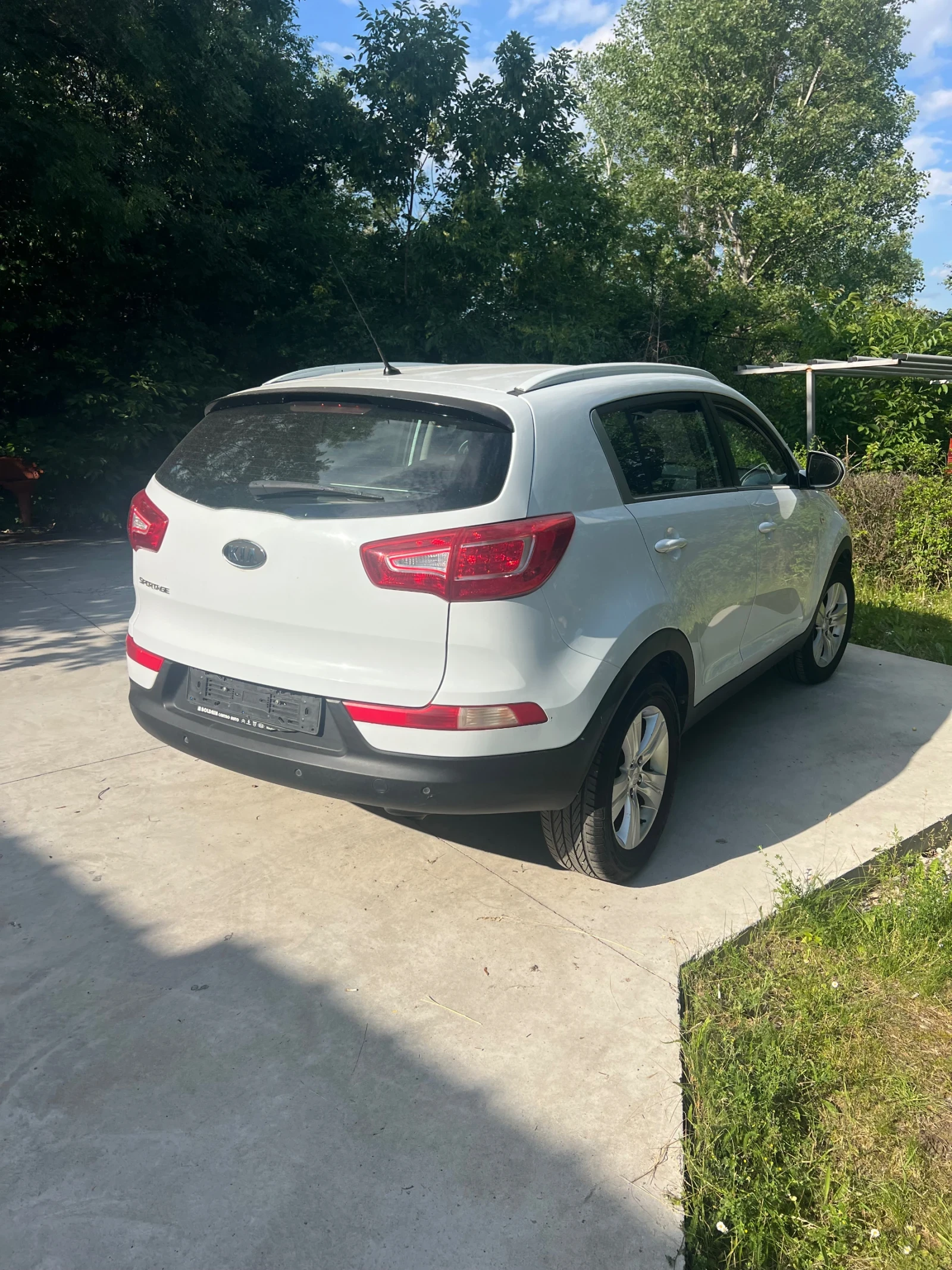 Kia Sportage 1.6, снимка 4 - Автомобили и джипове - 54691876