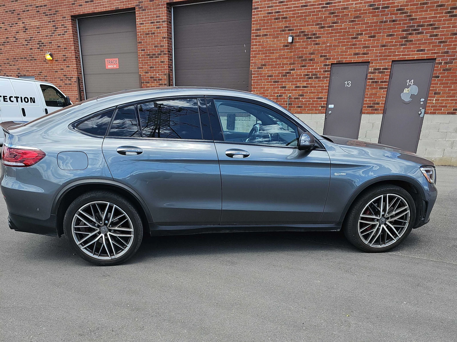 Mercedes-Benz GLC 43 AMG Keyless * 2 КЛЮЧА * CARFAX, снимка 4 - Автомобили и джипове - 54839661