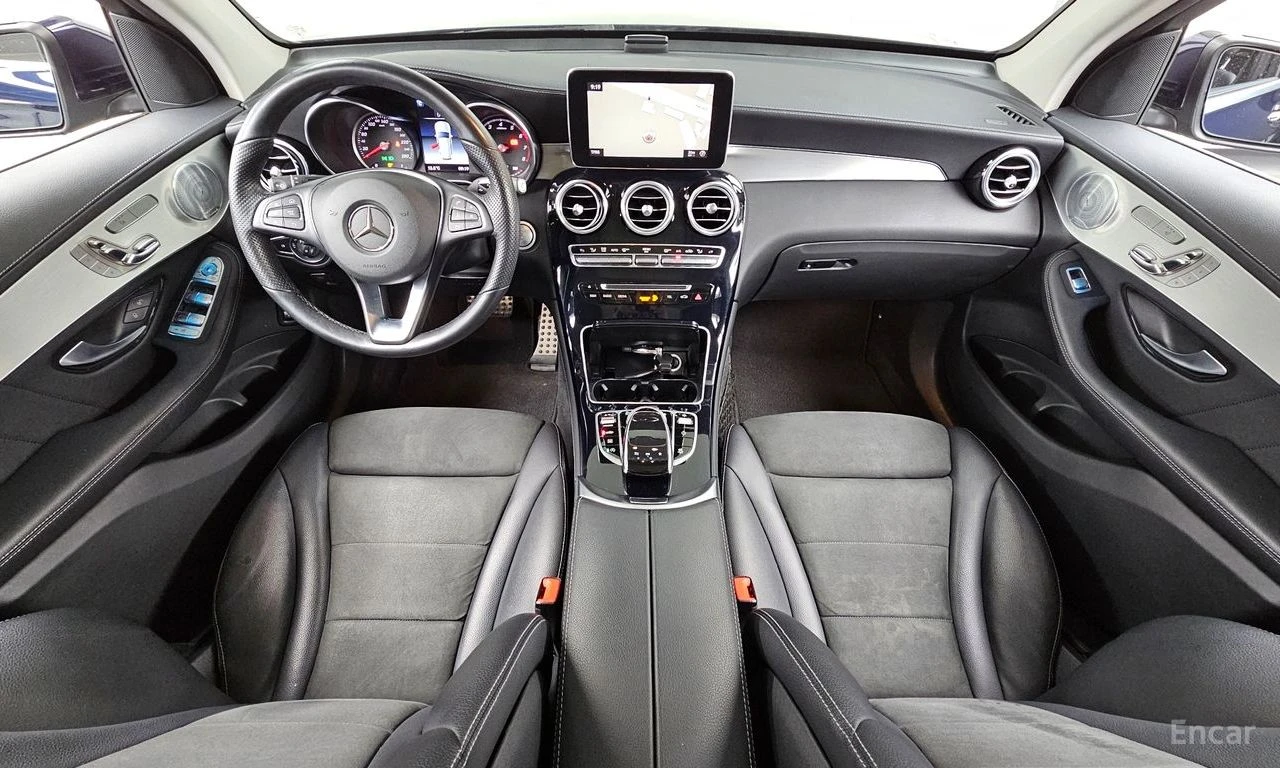 Mercedes-Benz GLC 300 4MATIC* AMG LINE* ПОДГРЕВ* НАВИГАЦИЯ, снимка 3 - Автомобили и джипове - 54881346