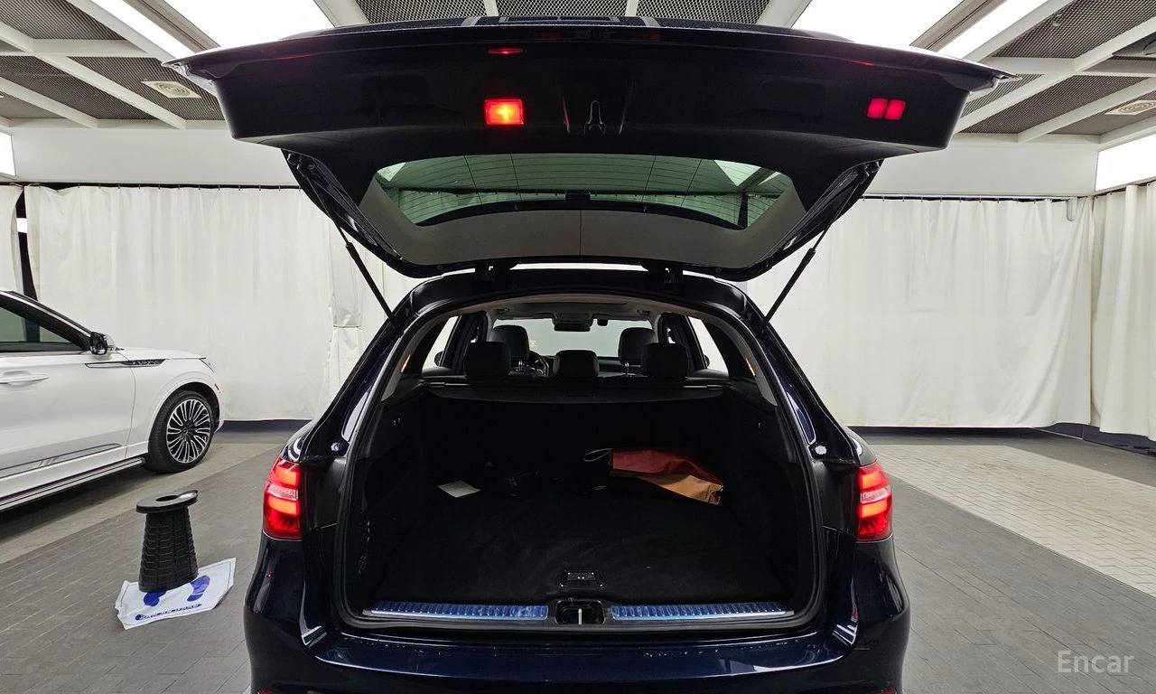 Mercedes-Benz GLC 300 4MATIC* AMG LINE* ПОДГРЕВ* НАВИГАЦИЯ, снимка 11 - Автомобили и джипове - 54881346