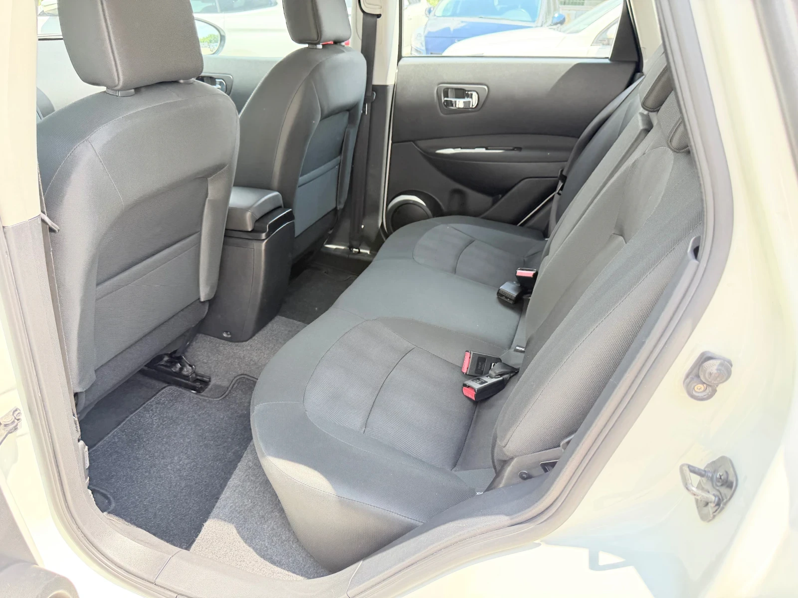Nissan Qashqai 2.0dci 150k.c* 4x4* Avtomat* UNIKAT* , снимка 7 - Автомобили и джипове - 55070241