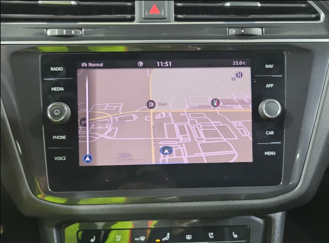 VW Tiguan AWD* HIGHLINE* R-LINE* Подгрев* Памет* Камера* Пан, снимка 13 - Автомобили и джипове - 55566992