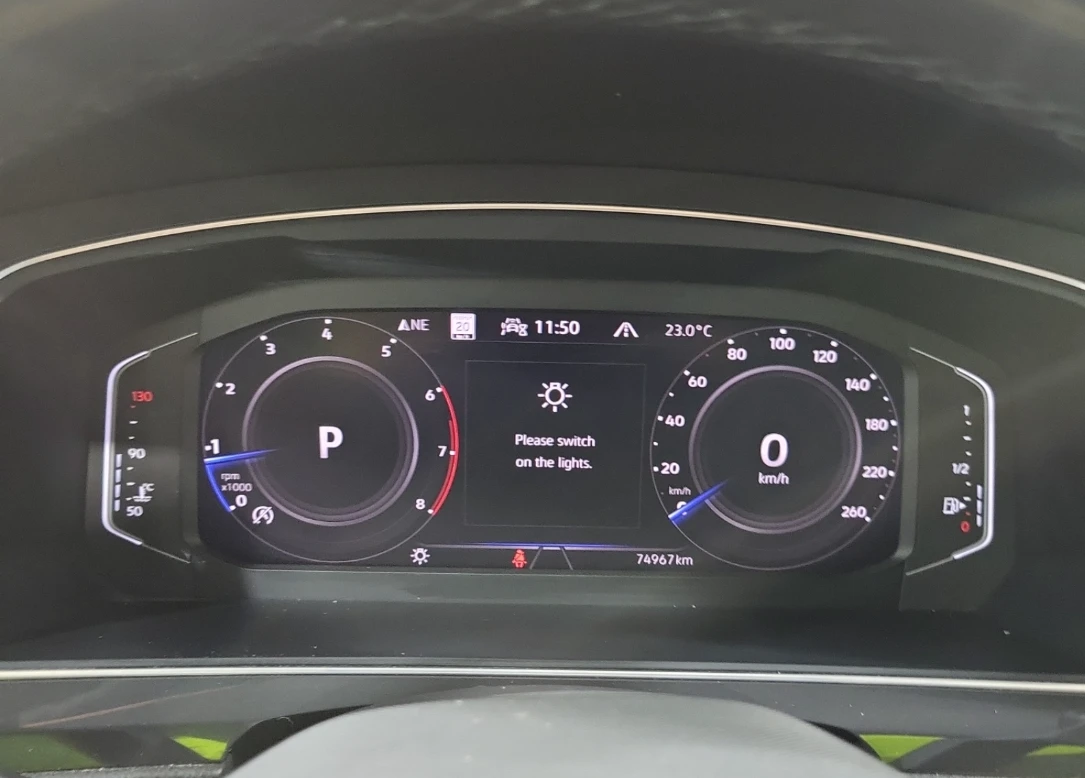 VW Tiguan AWD* HIGHLINE* R-LINE* Подгрев* Памет* Камера* Пан, снимка 14 - Автомобили и джипове - 55566992