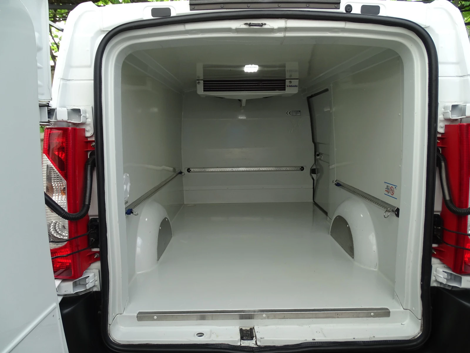 Fiat Scudo 2.0 DIESEL ХЛАДИЛЕН, 3 МЕСТЕН - изображение 10
