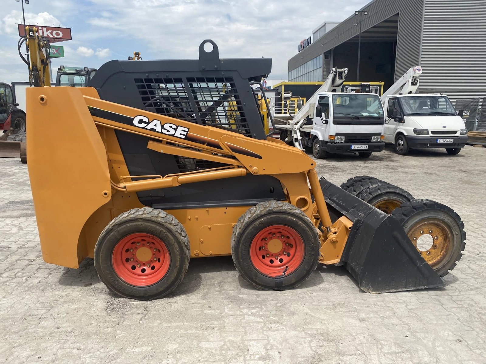 Мини челни товарачи Друга Case 430  - изображение 4