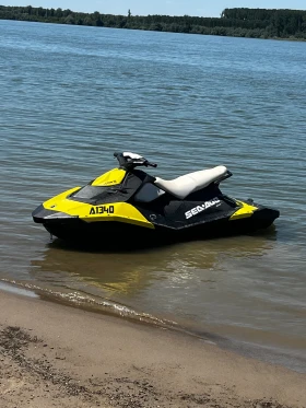 Джет Bombardier Sea Doo Spark 3up, снимка 1 - Воден транспорт - 47438298