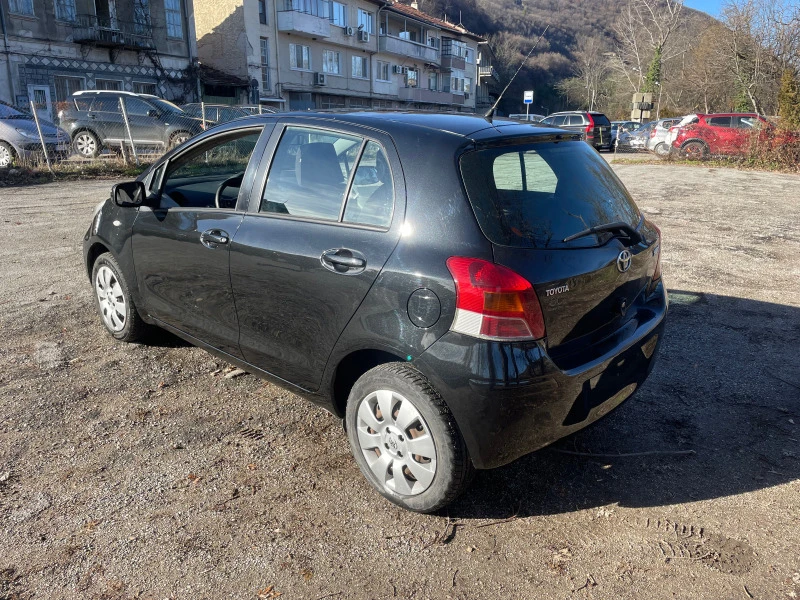 Toyota Yaris 1.0, VVT-i обслужена, снимка 4 - Автомобили и джипове - 47414402