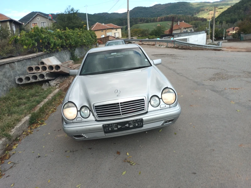 Mercedes-Benz E 290, снимка 7 - Автомобили и джипове - 47589162