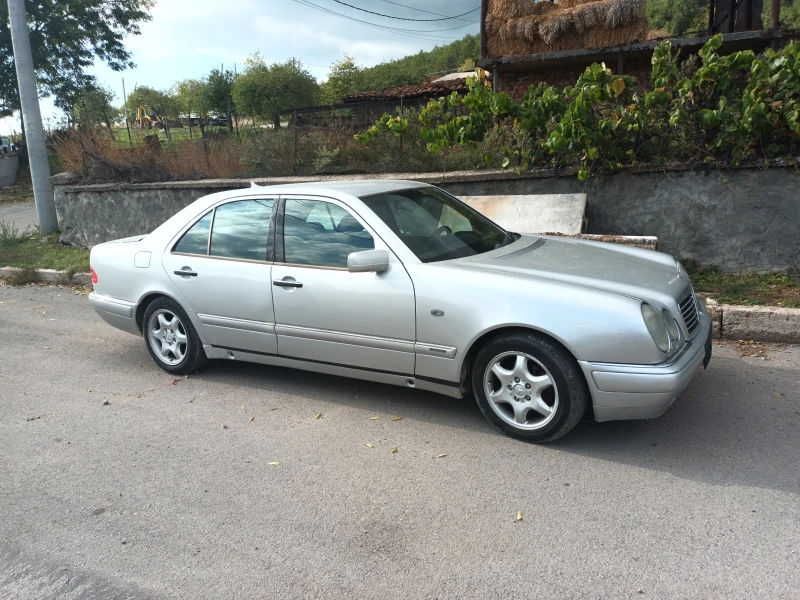 Mercedes-Benz E 290, снимка 4 - Автомобили и джипове - 47589162