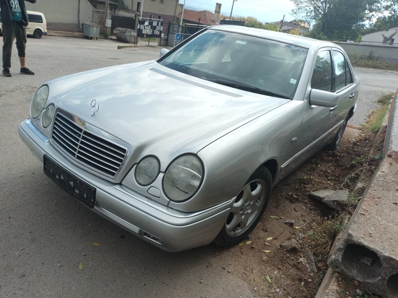 Mercedes-Benz E 290, снимка 3 - Автомобили и джипове - 47589162