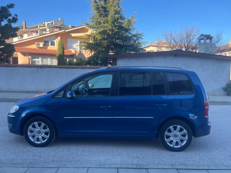 VW Touran 2.0 TDI, снимка 2 - Автомобили и джипове - 48816834