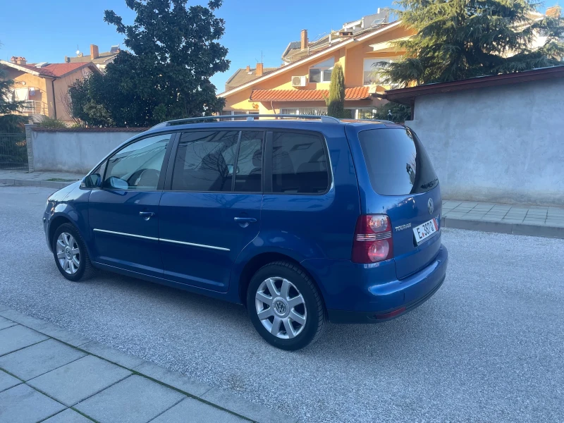 VW Touran 2.0 TDI, снимка 6 - Автомобили и джипове - 48816834