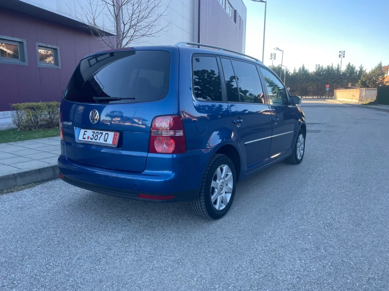 VW Touran 2.0 TDI, снимка 4 - Автомобили и джипове - 48816834