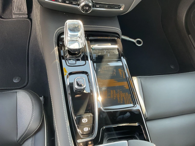 Volvo S60 НОВ!T8/2.0PHEV/455HP/ULTIAMTE-DARK/360/NAVI/225vpr, снимка 15 - Автомобили и джипове - 49860678