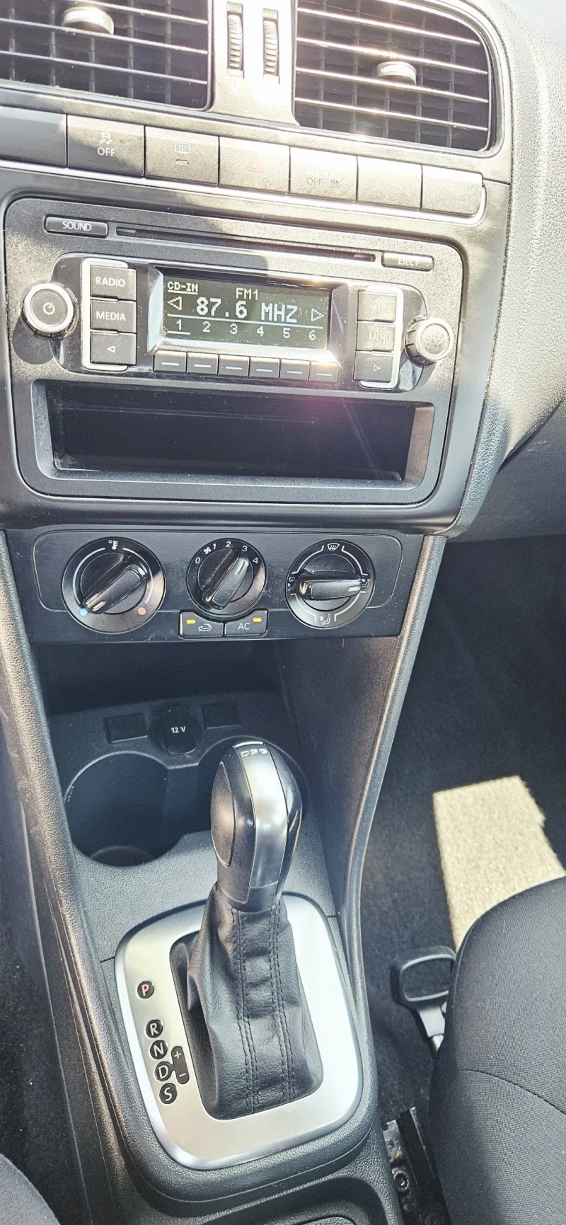 VW Polo AVTOMAT* 1.4I* 105000км, снимка 12 - Автомобили и джипове - 50701090