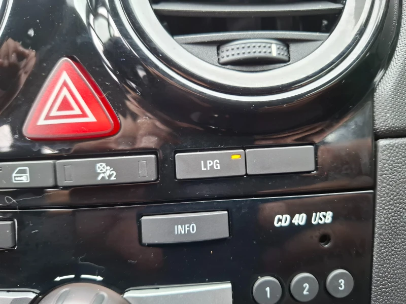 Opel Corsa 1.2Face Lift/Оригинална Газ, снимка 13 - Автомобили и джипове - 52051755