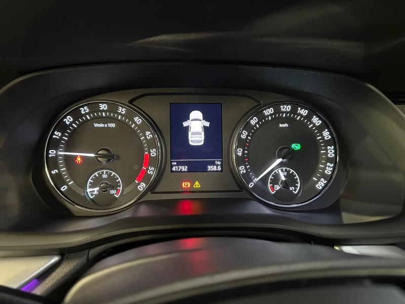 Skoda Octavia, снимка 9 - Автомобили и джипове - 53285158