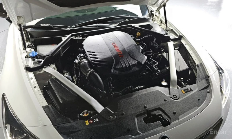 Kia Stinger, снимка 6 - Автомобили и джипове - 53381594