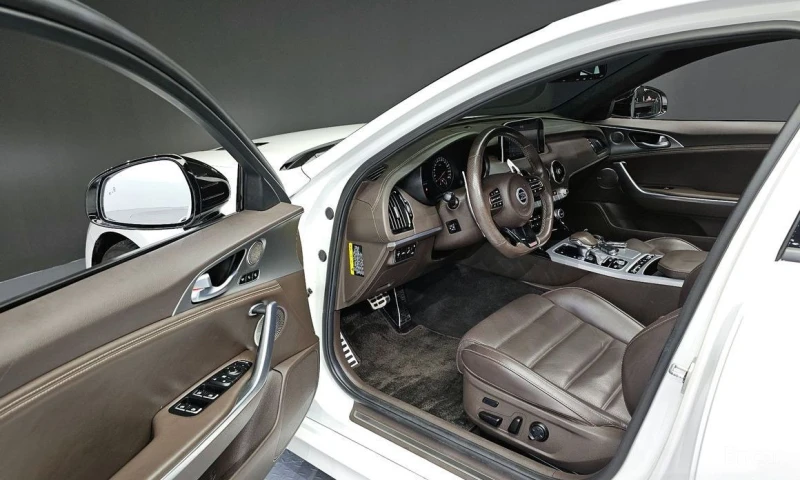 Kia Stinger, снимка 11 - Автомобили и джипове - 53381594