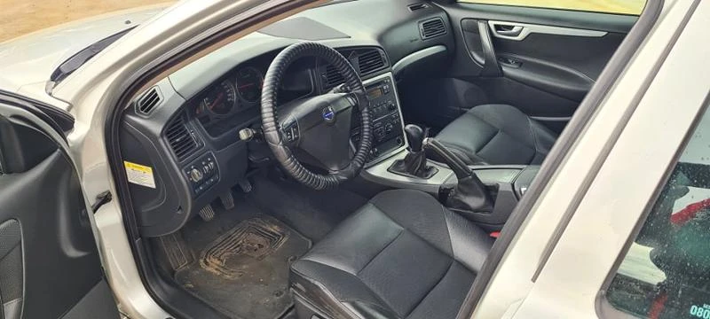 Volvo S60 2.4, снимка 5 - Автомобили и джипове - 41990924