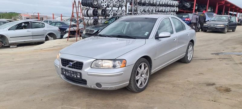 Volvo S60 2.4, снимка 3 - Автомобили и джипове - 41990924