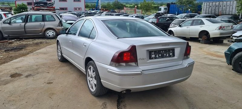 Volvo S60 2.4, снимка 4 - Автомобили и джипове - 41990924