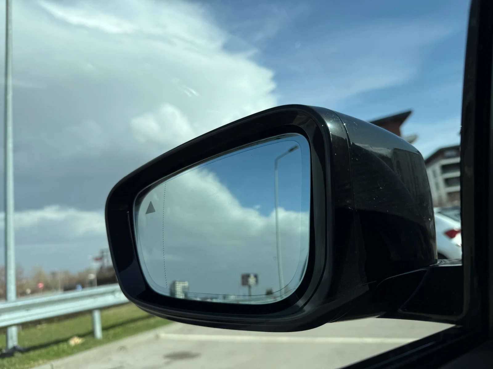 BMW 520 CarPlay, Panorama,    06.2026 | Mobile.bg   12