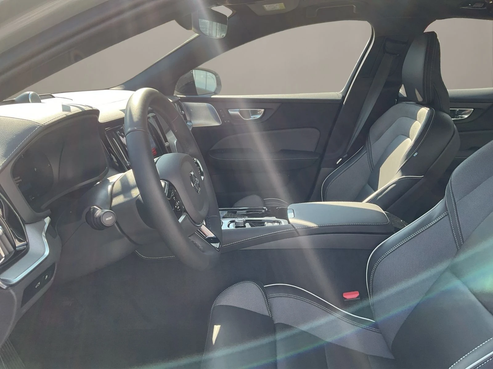 Volvo S60 !T8/2.0PHEV/455HP/ULTIAMTE-DARK/360/NAVI/225vpr | Mobile.bg   11