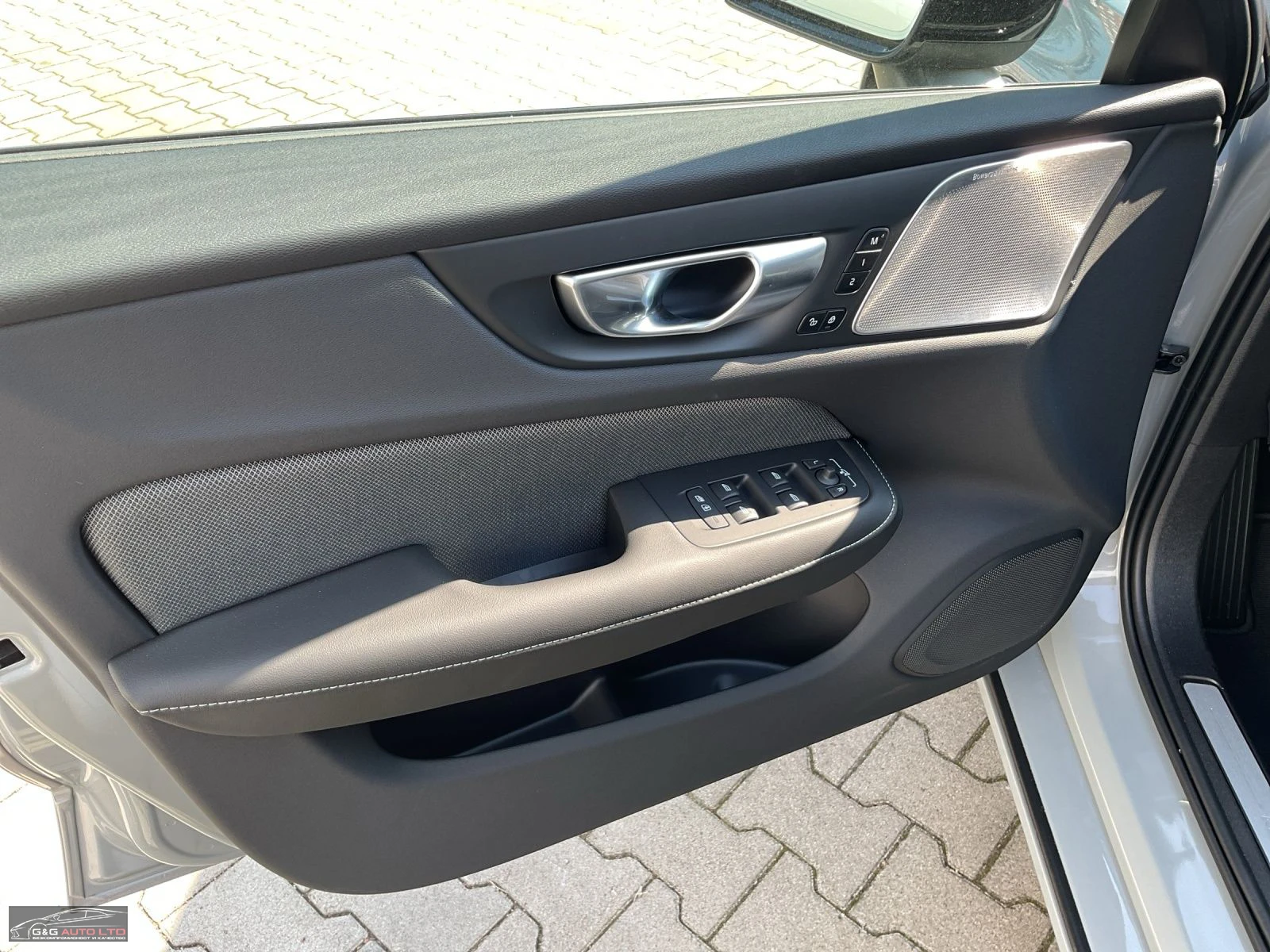 Volvo S60 !T8/2.0PHEV/455HP/ULTIAMTE-DARK/360/NAVI/225vpr | Mobile.bg   16