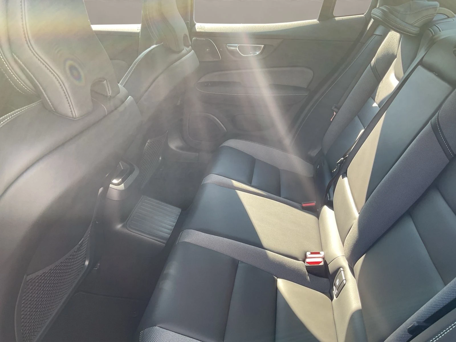 Volvo S60 !T8/2.0PHEV/455HP/ULTIAMTE-DARK/360/NAVI/225vpr | Mobile.bg   14