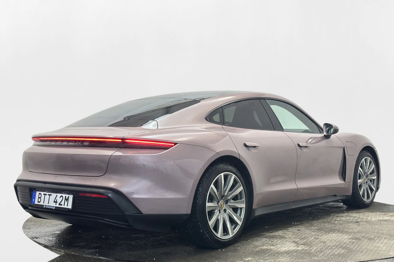 Porsche Taycan Performance Battery* Pano* Navi* Термопомпа*  - изображение 5