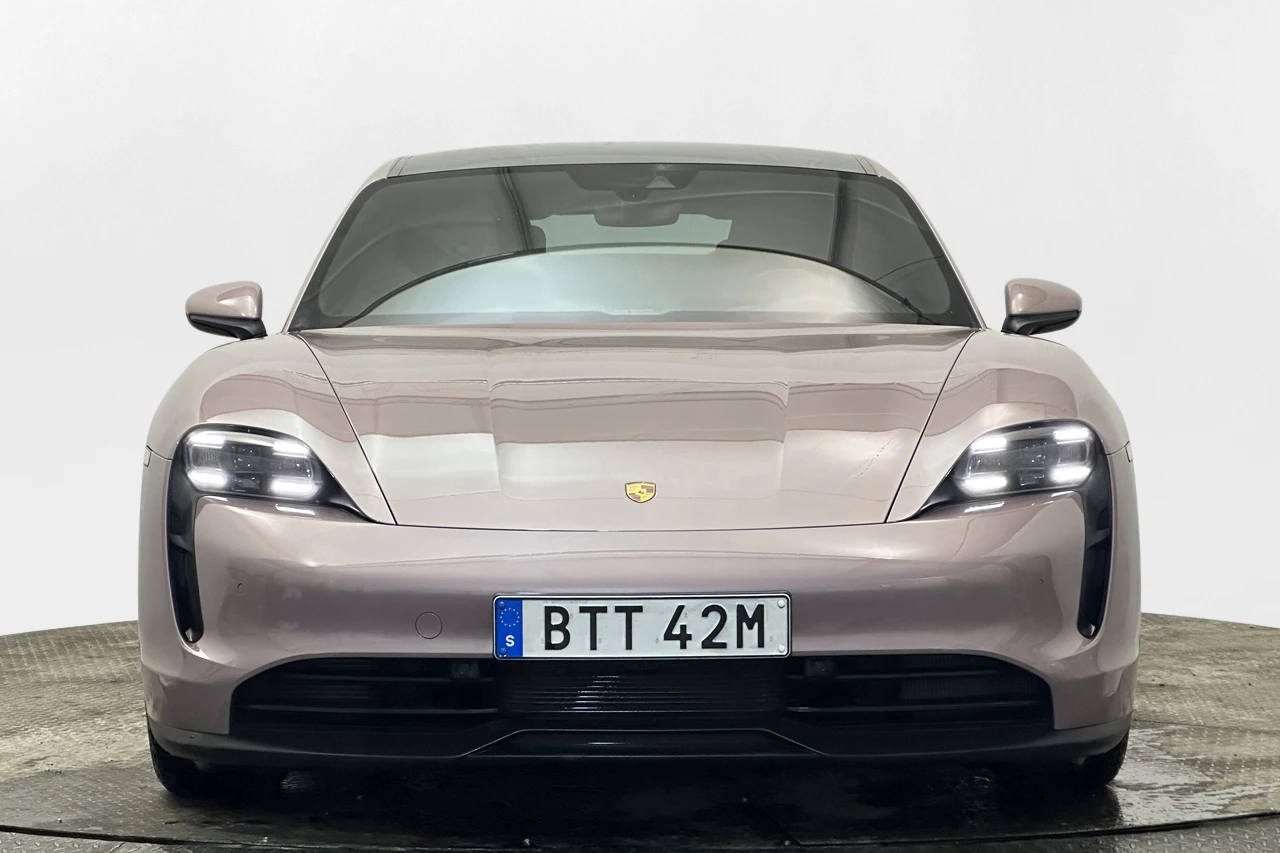 Porsche Taycan Performance Battery* Pano* Navi* Термопомпа*  - изображение 2