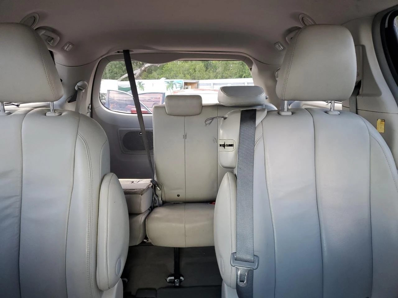 Toyota Sienna XLE 3.5L  - изображение 10