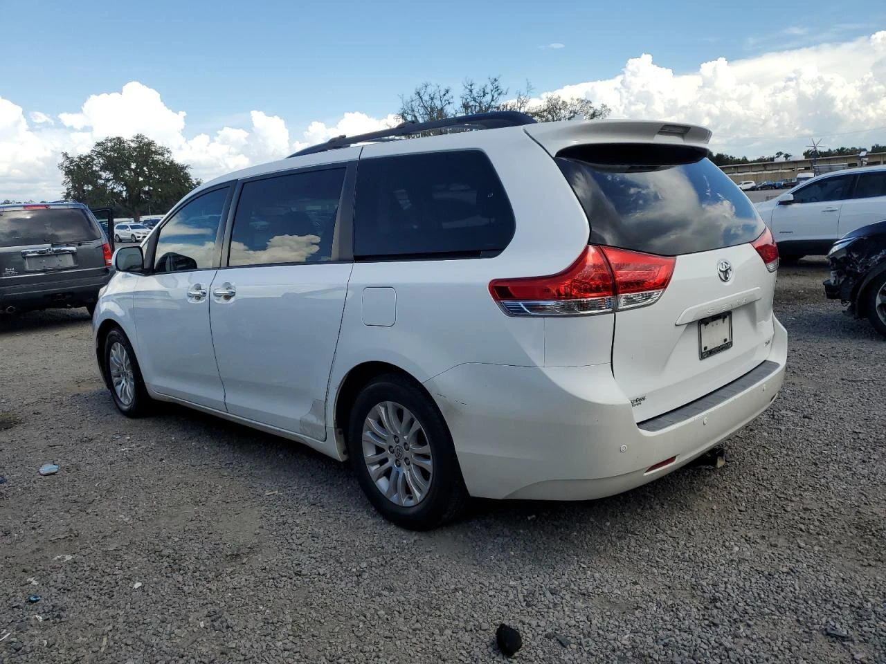 Toyota Sienna XLE 3.5L  - изображение 3
