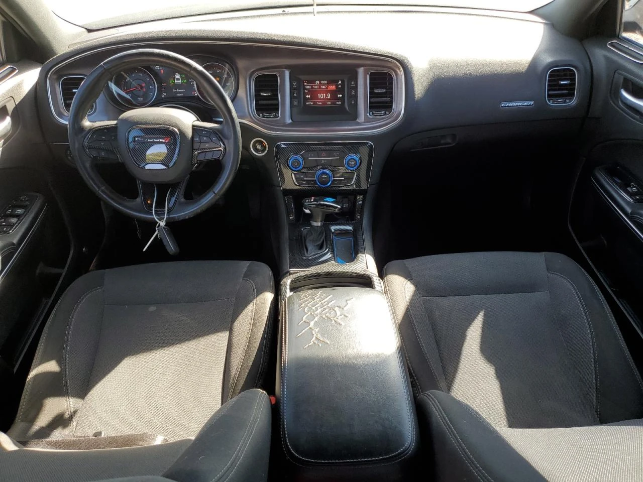 Dodge Charger SE - изображение 8