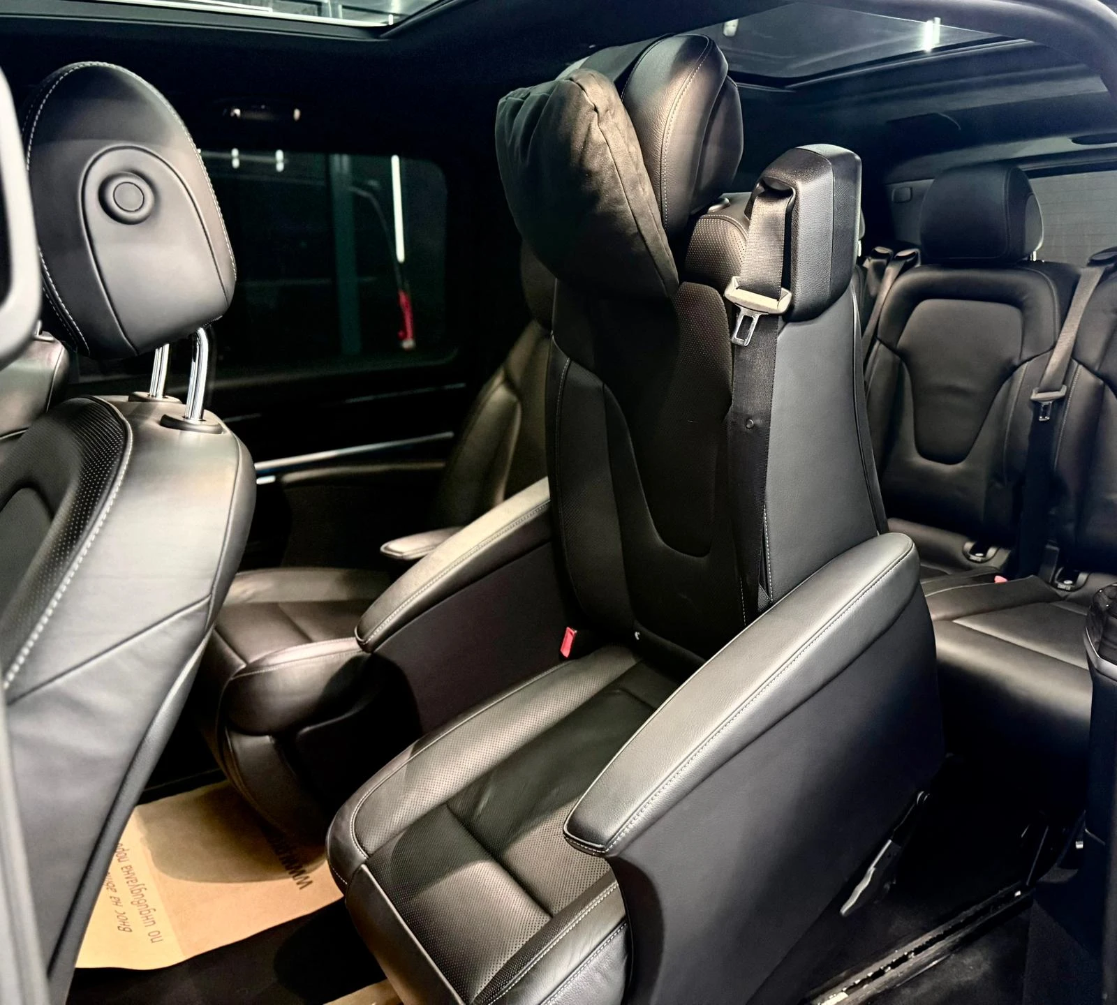 Mercedes-Benz V 300 Luxury* AMG* Панорама* 360* Лизинг* , снимка 7 - Автомобили и джипове - 53987832