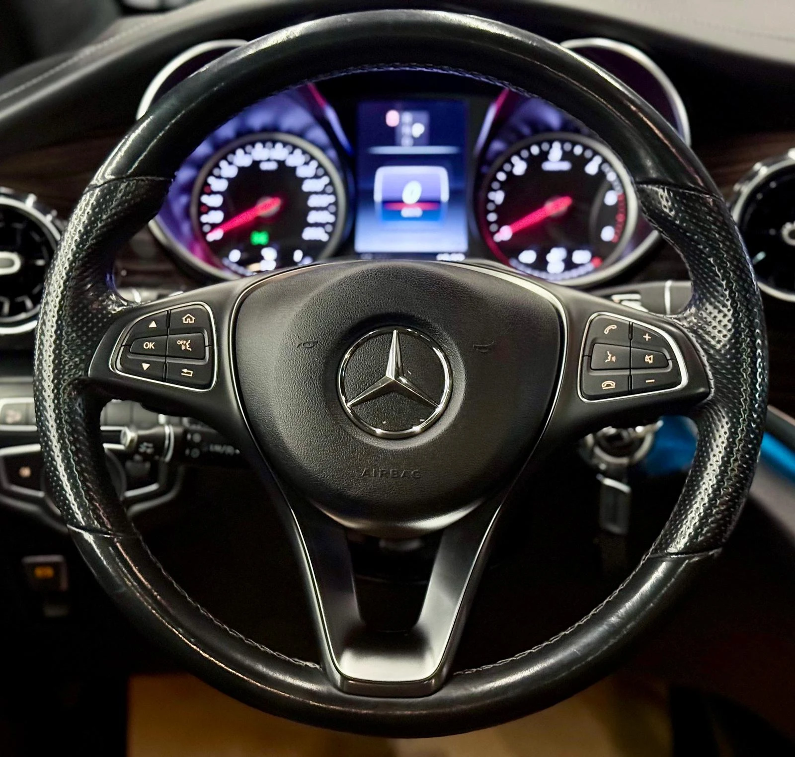 Mercedes-Benz V 300 Luxury* AMG* Панорама* 360* Лизинг* , снимка 5 - Автомобили и джипове - 53987832