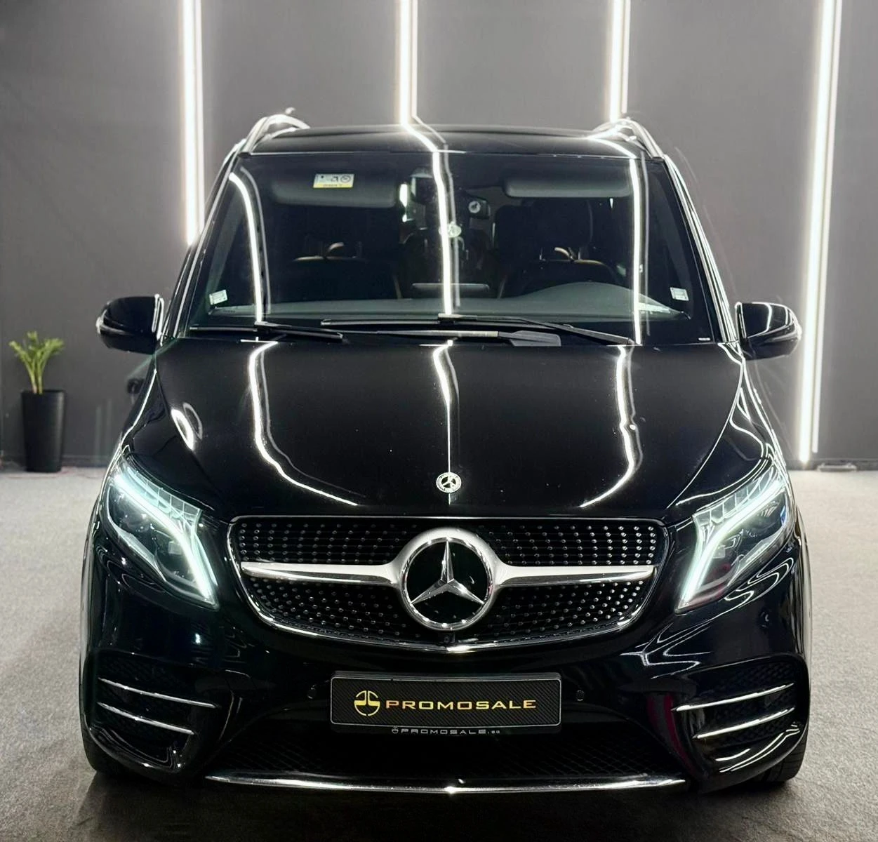 Mercedes-Benz V 300 Luxury* AMG* Панорама* 360* Лизинг* , снимка 2 - Автомобили и джипове - 53987832