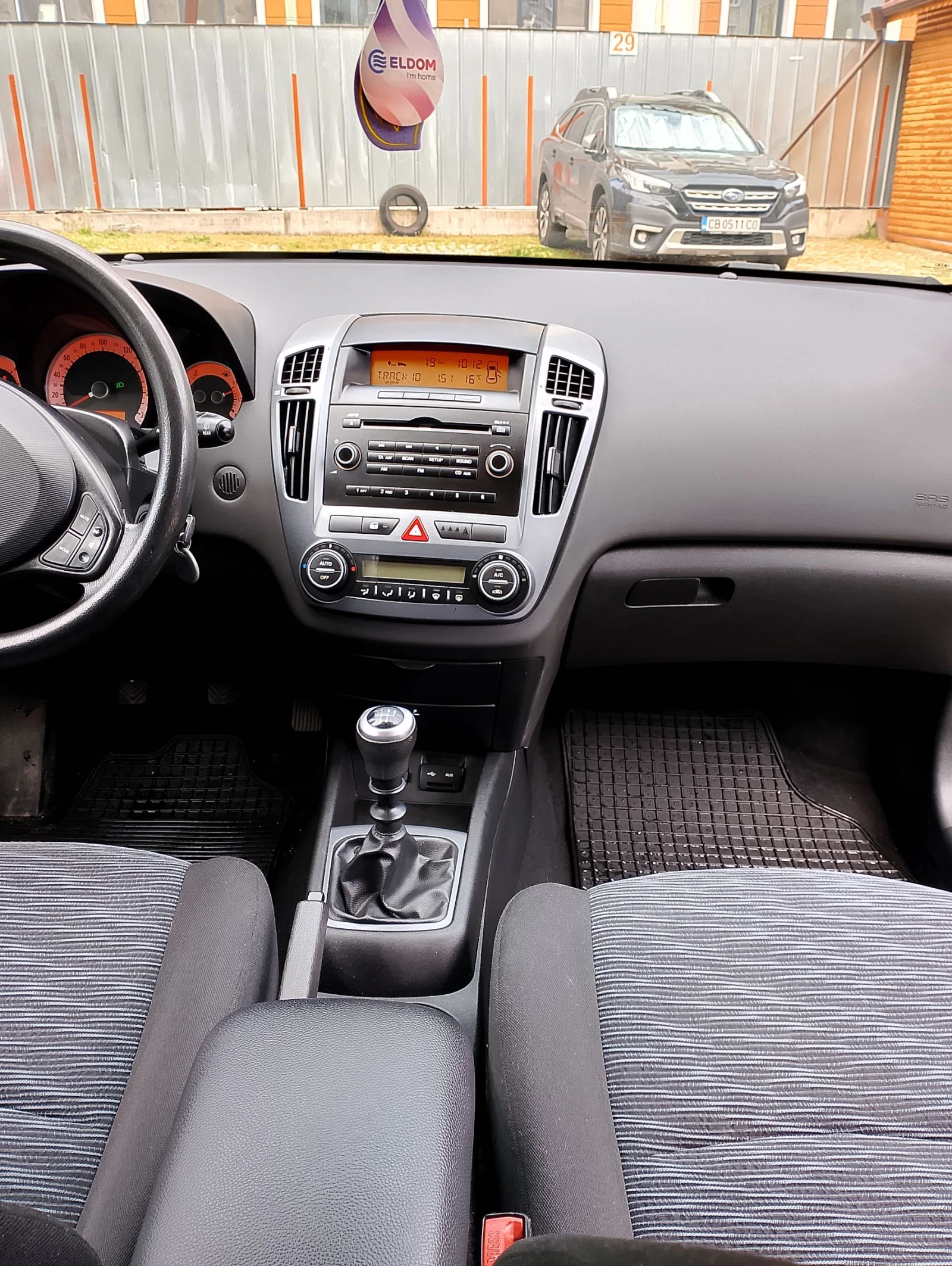 Kia Ceed 1.6 crdi , снимка 11 - Автомобили и джипове - 54253949